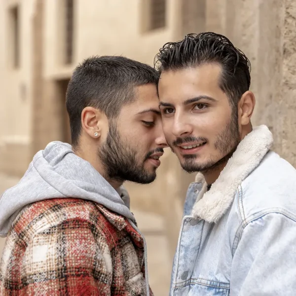 Sites de rencontre et lieux de rencontre pour gays sur l’annuaire Top Rencontres : faites les meilleures rencontres entre hommes